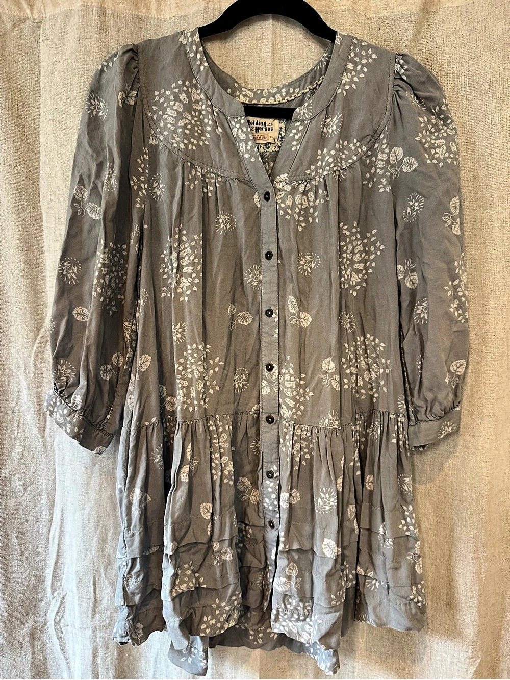 Holding Horses Floral Peplum Blouse in Gray Size XS Like New